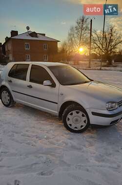 Хэтчбек Volkswagen Golf 2001 в Лебедине