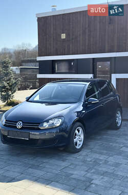 Хэтчбек Volkswagen Golf 2010 в 