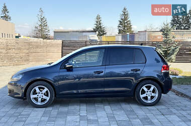 Хэтчбек Volkswagen Golf 2010 в 