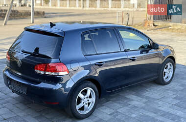 Хэтчбек Volkswagen Golf 2010 в 
