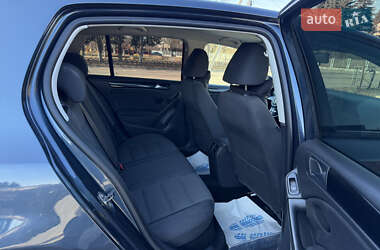 Хэтчбек Volkswagen Golf 2010 в 
