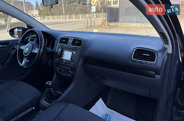 Хэтчбек Volkswagen Golf 2010 в 