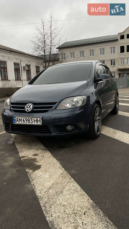 Хетчбек Volkswagen Golf 2006 в Радомишлі