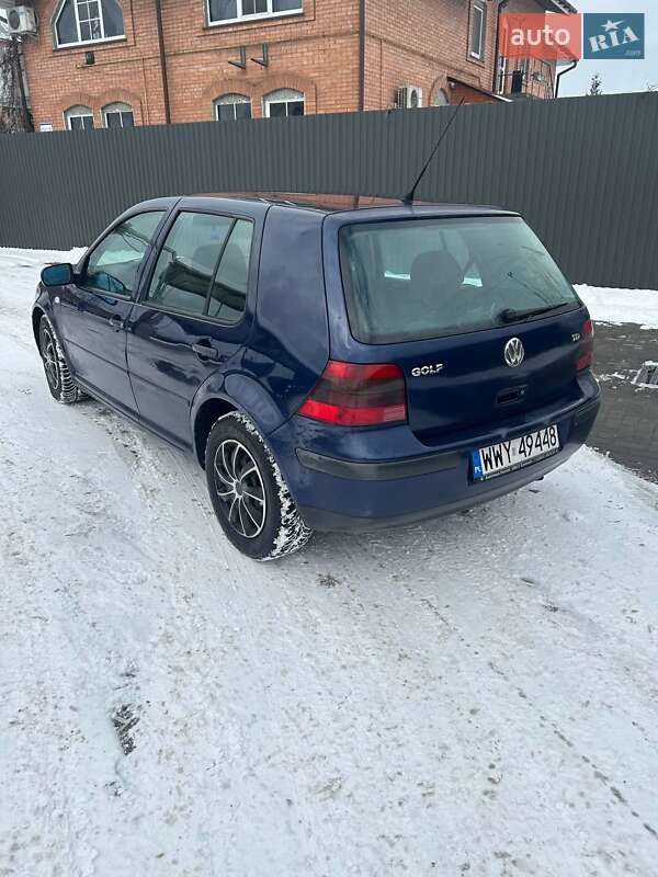 Хетчбек Volkswagen Golf 2002 в Сарнах