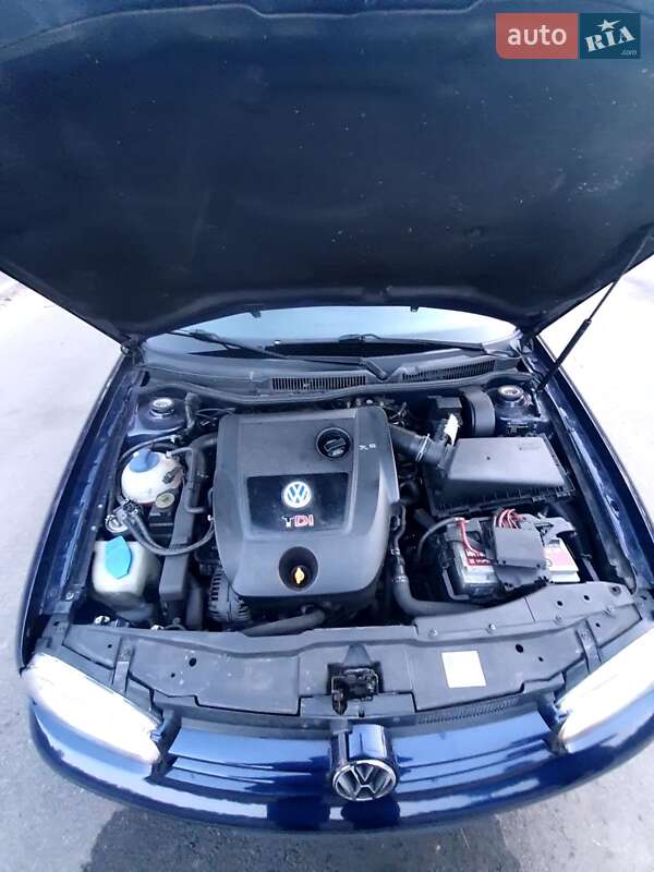 Хетчбек Volkswagen Golf 2002 в Сарнах