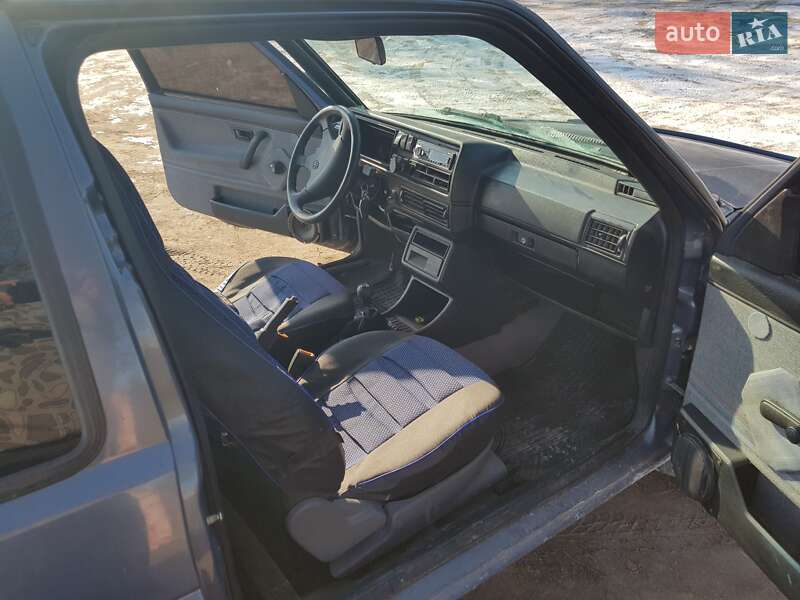 Хэтчбек Volkswagen Golf 1988 в Киеве