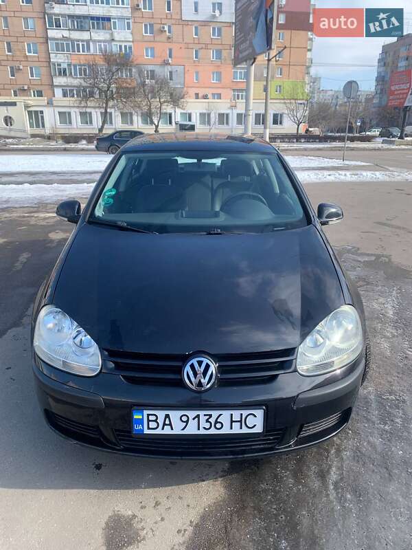 Хэтчбек Volkswagen Golf 2004 в Кропивницком