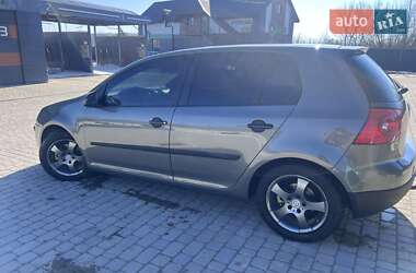 Хетчбек Volkswagen Golf 2004 в Підволочиську