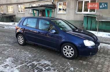 Хетчбек Volkswagen Golf 2005 в Луцьку