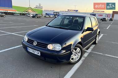 Хэтчбек Volkswagen Golf 1999 в 