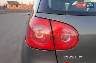 Хэтчбек Volkswagen Golf 2004 в Славуте