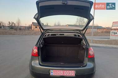 Хэтчбек Volkswagen Golf 2004 в Славуте