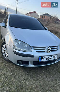 Хетчбек Volkswagen Golf 2003 в Львові