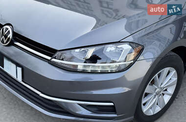 Хэтчбек Volkswagen Golf 2018 в 