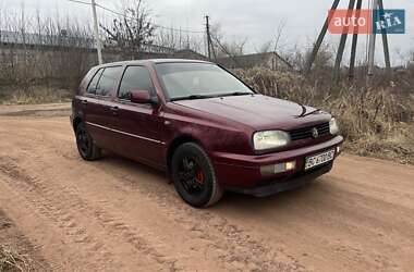 Хэтчбек Volkswagen Golf 1997 в Жвирке