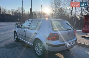 Хетчбек Volkswagen Golf 2002 в 