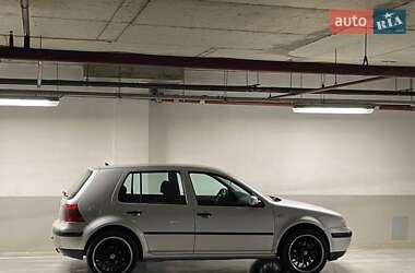 Хетчбек Volkswagen Golf 2002 в 