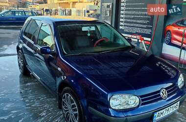 Хэтчбек Volkswagen Golf 2000 в Коростене