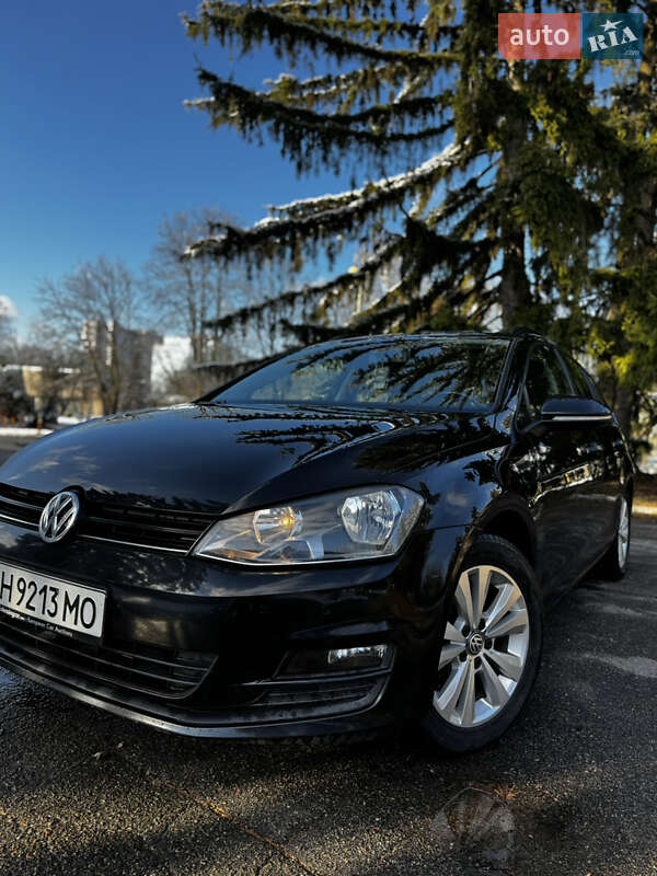 Универсал Volkswagen Golf 2016 в Киеве