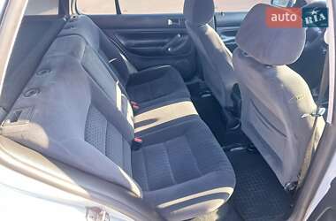 Хэтчбек Volkswagen Golf 1999 в 