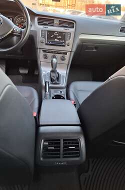 Хэтчбек Volkswagen Golf 2017 в 
