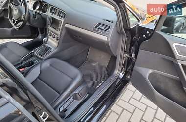 Хэтчбек Volkswagen Golf 2017 в 