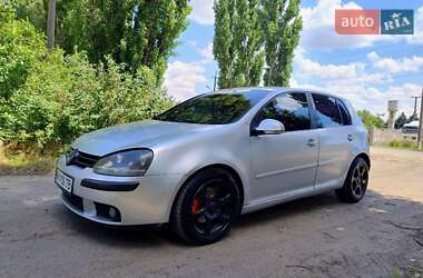 Хэтчбек Volkswagen Golf 2004 в Раздельной