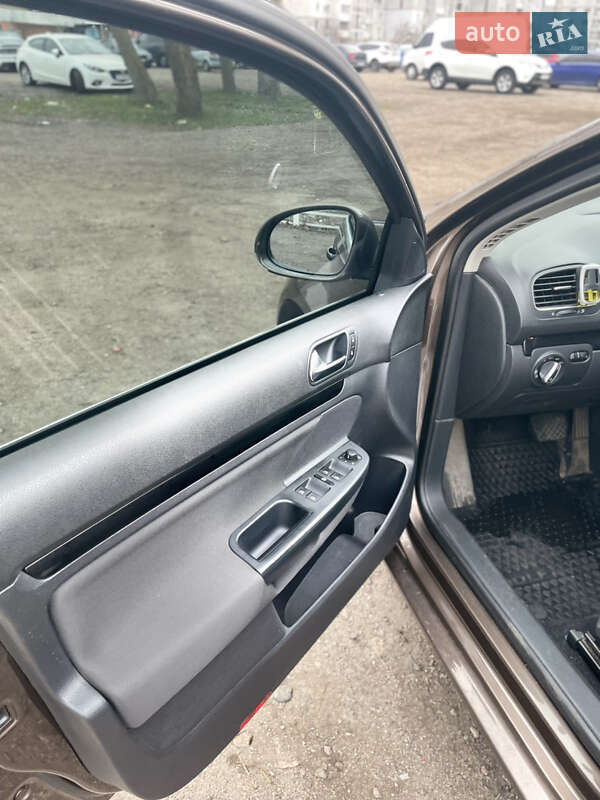 Універсал Volkswagen Golf 2012 в Черкасах