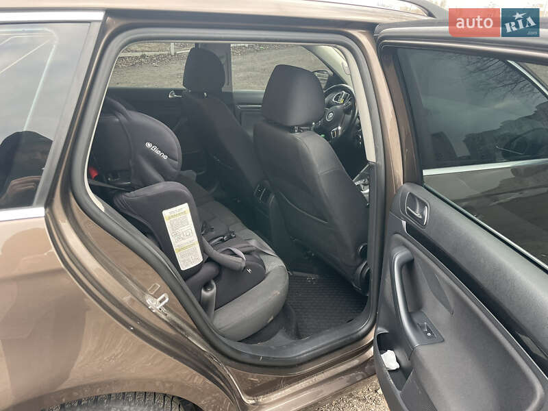 Універсал Volkswagen Golf 2012 в Черкасах