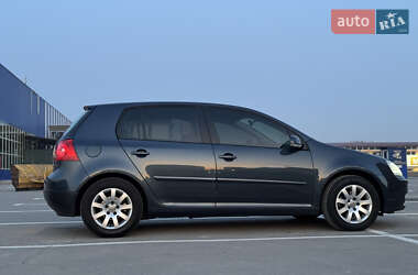 Хетчбек Volkswagen Golf 2005 в Коломиї