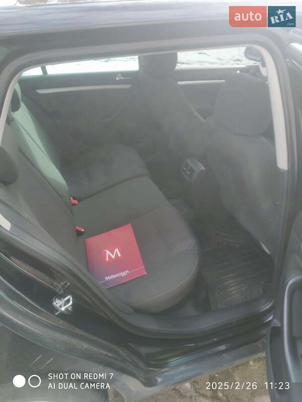 Універсал Volkswagen Golf 2010 в Дубровиці