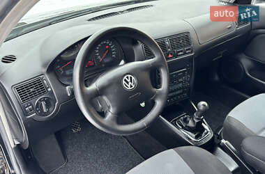 Хетчбек Volkswagen Golf 2003 в Красилові