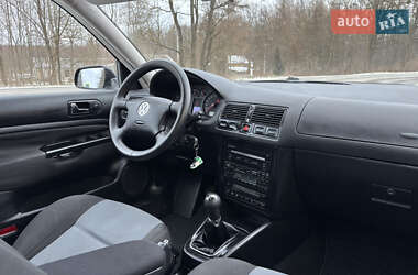 Хетчбек Volkswagen Golf 2003 в Красилові