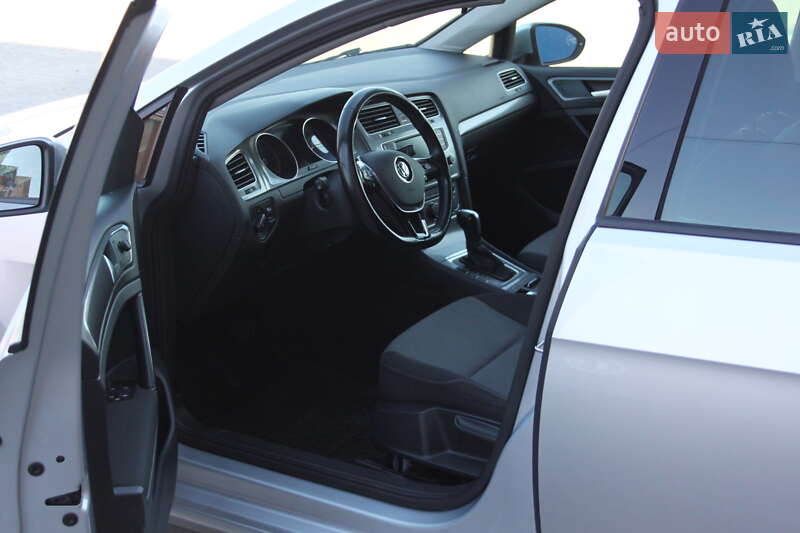 Універсал Volkswagen Golf 2015 в Вінниці