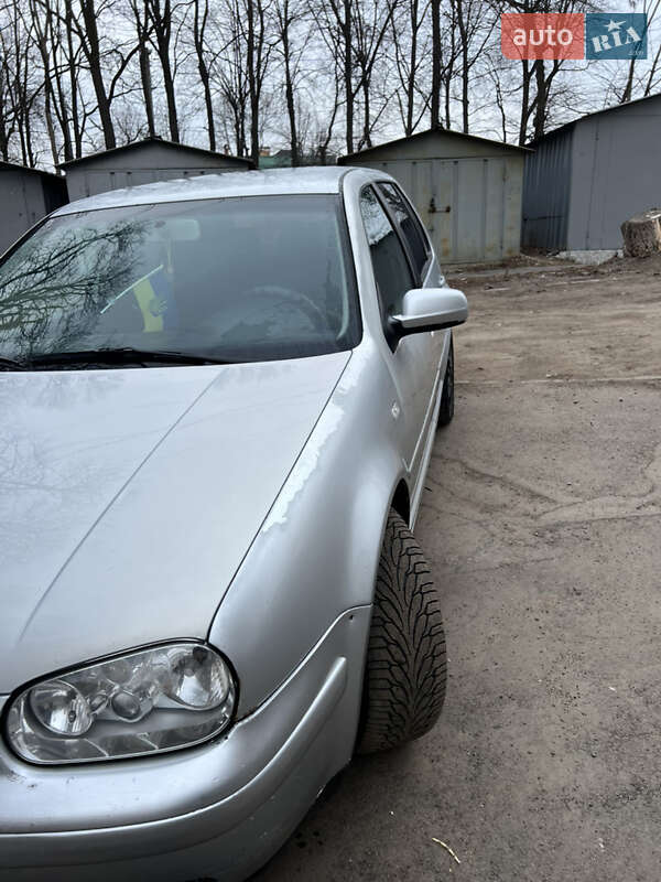 Хэтчбек Volkswagen Golf 2001 в Виннице