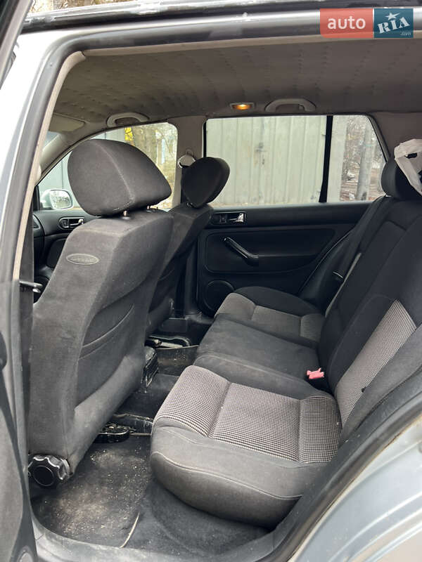 Хэтчбек Volkswagen Golf 2001 в Виннице