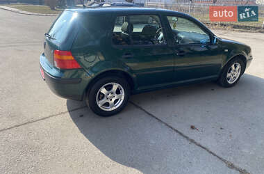 Хэтчбек Volkswagen Golf 2001 в Луцке