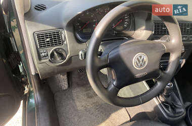 Хэтчбек Volkswagen Golf 2001 в Луцке