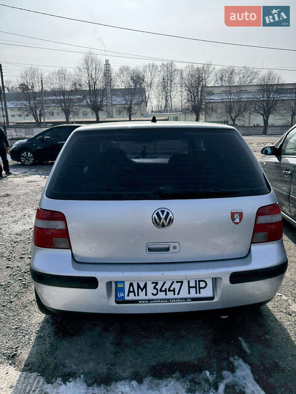 Хетчбек Volkswagen Golf 2003 в Звягелі