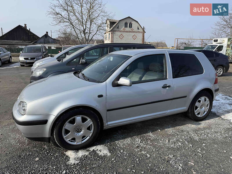 Хетчбек Volkswagen Golf 2003 в Звягелі