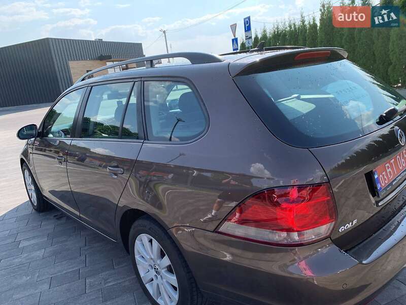 Універсал Volkswagen Golf 2010 в Луцьку