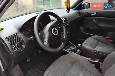 Хетчбек Volkswagen Golf 1998 в 