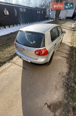 Хэтчбек Volkswagen Golf 2005 в Кропивницком