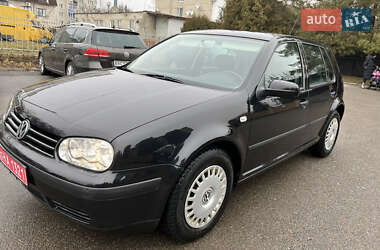 Хэтчбек Volkswagen Golf 2001 в 
