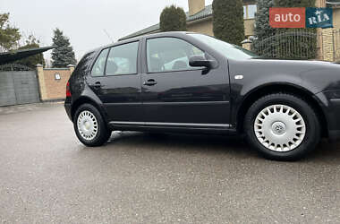 Хэтчбек Volkswagen Golf 2001 в 