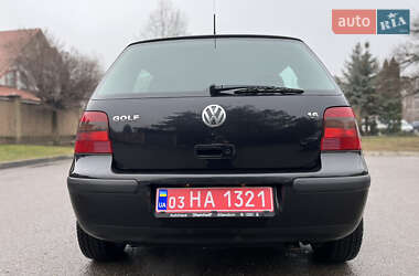 Хэтчбек Volkswagen Golf 2001 в 