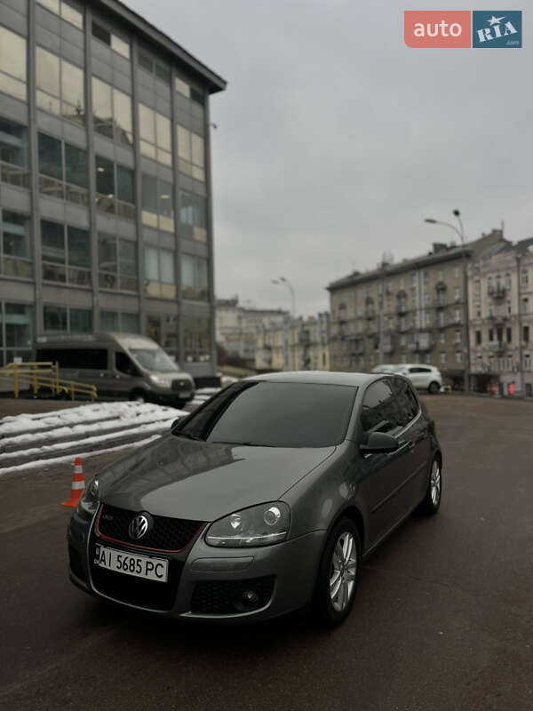 Хэтчбек Volkswagen Golf 2006 в Киеве