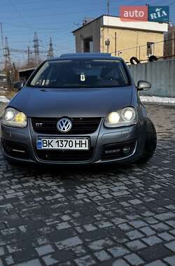 Хетчбек Volkswagen Golf 2006 в Запоріжжі