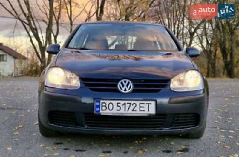 Хэтчбек Volkswagen Golf 2005 в Волочиске