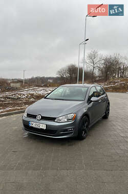 Хэтчбек Volkswagen Golf 2014 в Львове